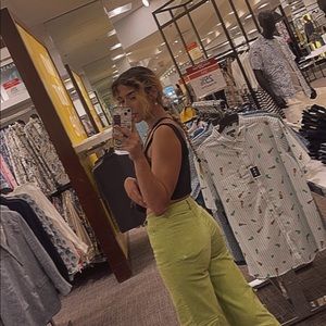 Meet your Posher, Alexis